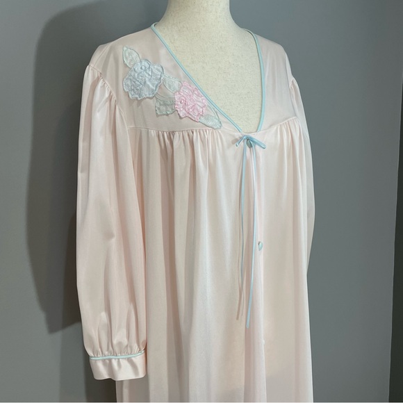 Vintage Lorraine Nightgown Robe House Coat Size 1X Pastel Pink Silky Soft Feel - Picture 1 of 15